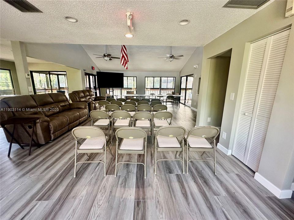 For Rent: $1,950 (2 beds, 2 baths, 1006 Square Feet)