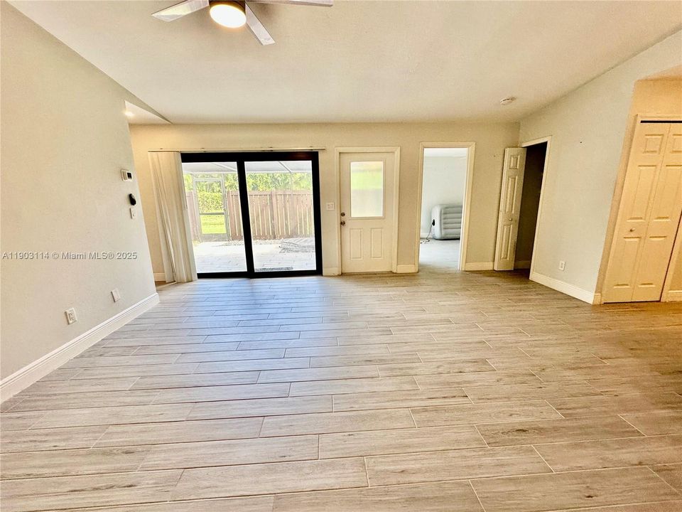For Rent: $1,950 (2 beds, 2 baths, 1006 Square Feet)