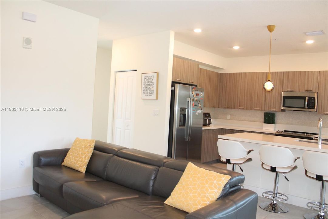 На продажу: $610,000 (3 спален, 2 ванн, 1506 Квадратных фут)