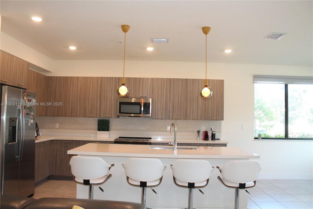 На продажу: $610,000 (3 спален, 2 ванн, 1506 Квадратных фут)