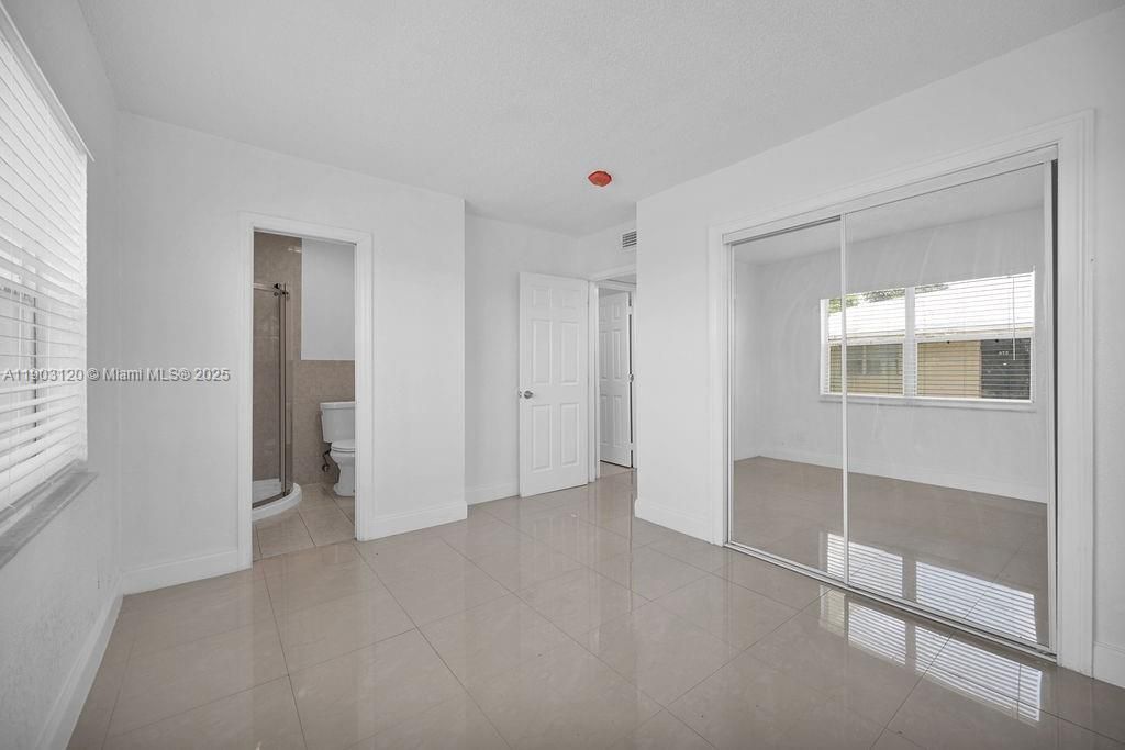 Recently Rented: $1,825 (2 beds, 1 baths, 827 Square Feet)