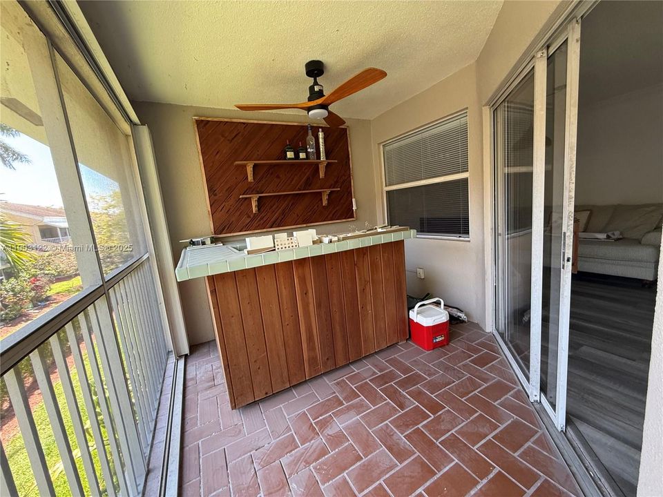 待售: $269,000 (2 贝兹, 2 浴室, 1160 平方英尺)