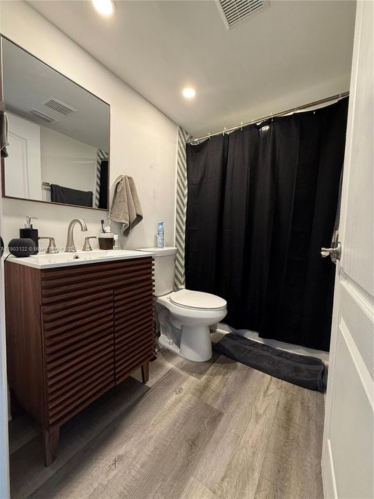 待售: $269,000 (2 贝兹, 2 浴室, 1160 平方英尺)