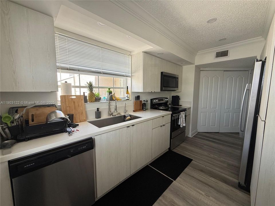 待售: $269,000 (2 贝兹, 2 浴室, 1160 平方英尺)