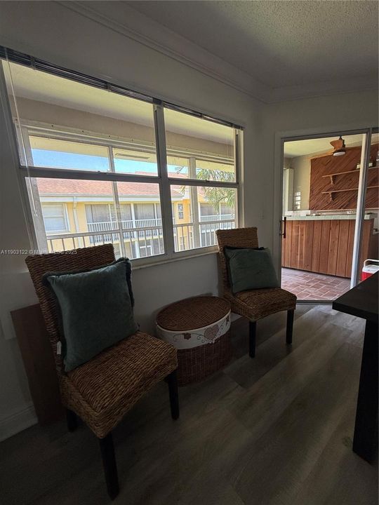 待售: $269,000 (2 贝兹, 2 浴室, 1160 平方英尺)