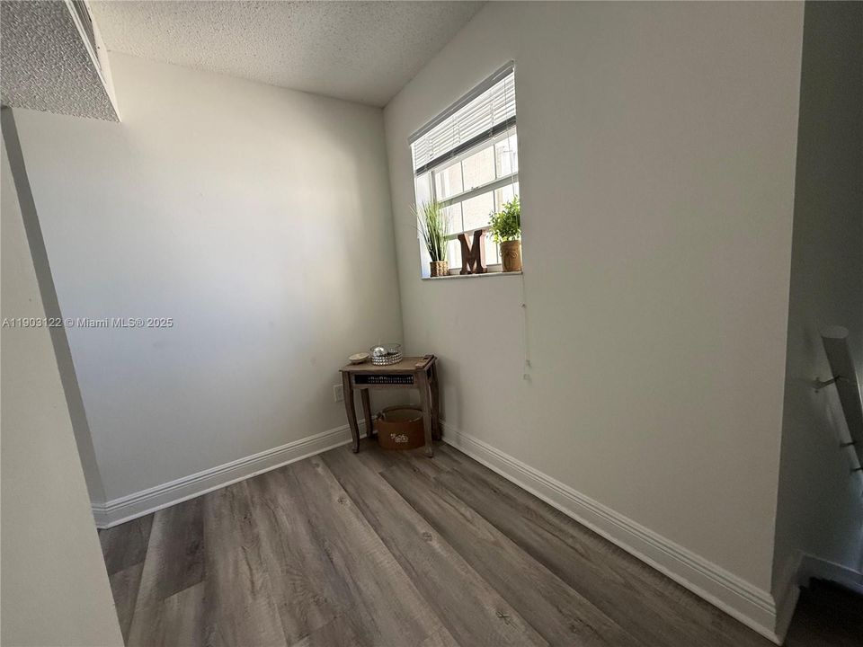 待售: $269,000 (2 贝兹, 2 浴室, 1160 平方英尺)