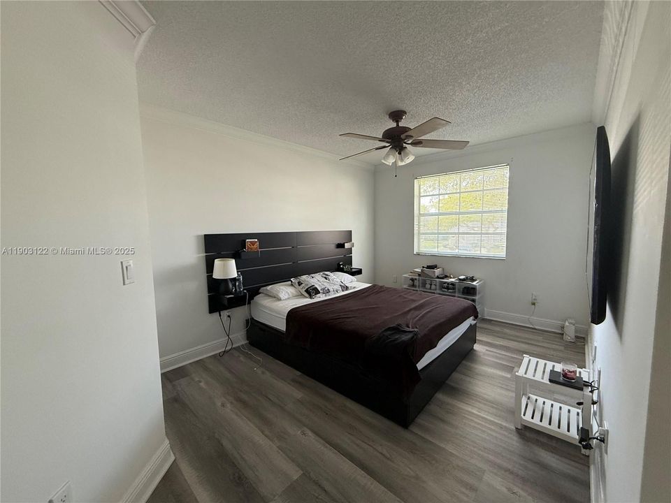 待售: $269,000 (2 贝兹, 2 浴室, 1160 平方英尺)