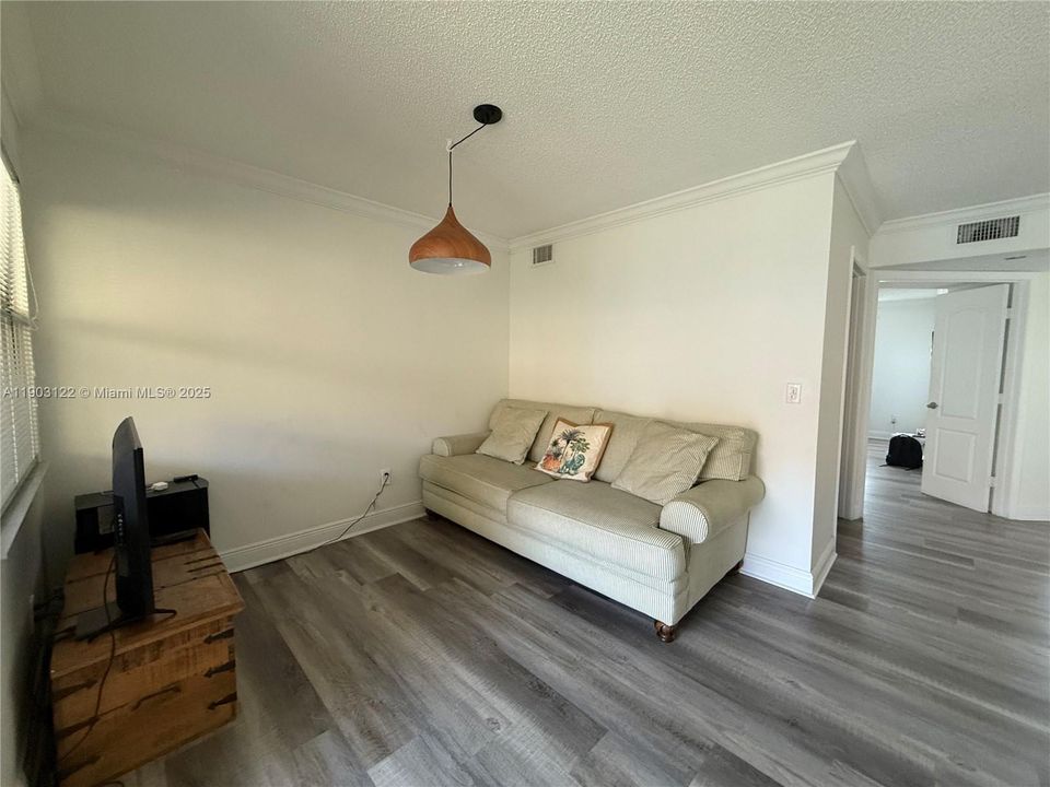 待售: $269,000 (2 贝兹, 2 浴室, 1160 平方英尺)