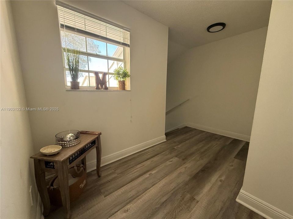 待售: $269,000 (2 贝兹, 2 浴室, 1160 平方英尺)