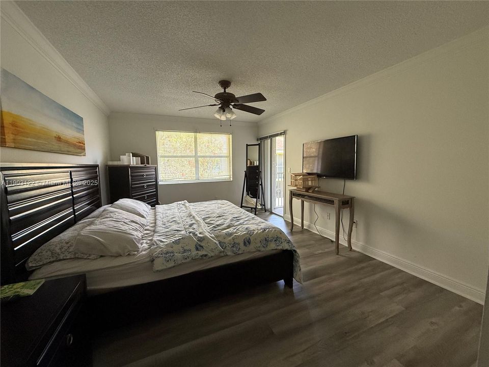 待售: $269,000 (2 贝兹, 2 浴室, 1160 平方英尺)