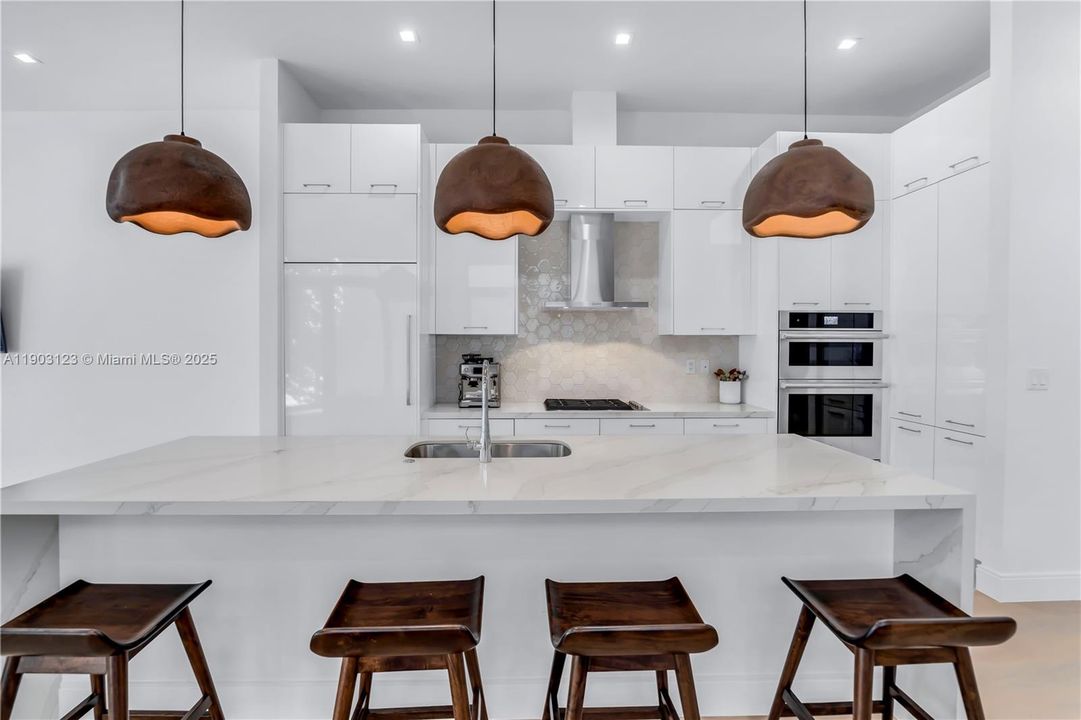 En Venta: $1,075,000 (4 camas, 4 baños, 2477 Pies cuadrados)