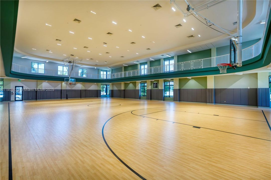 En Venta: $1,075,000 (4 camas, 4 baños, 2477 Pies cuadrados)