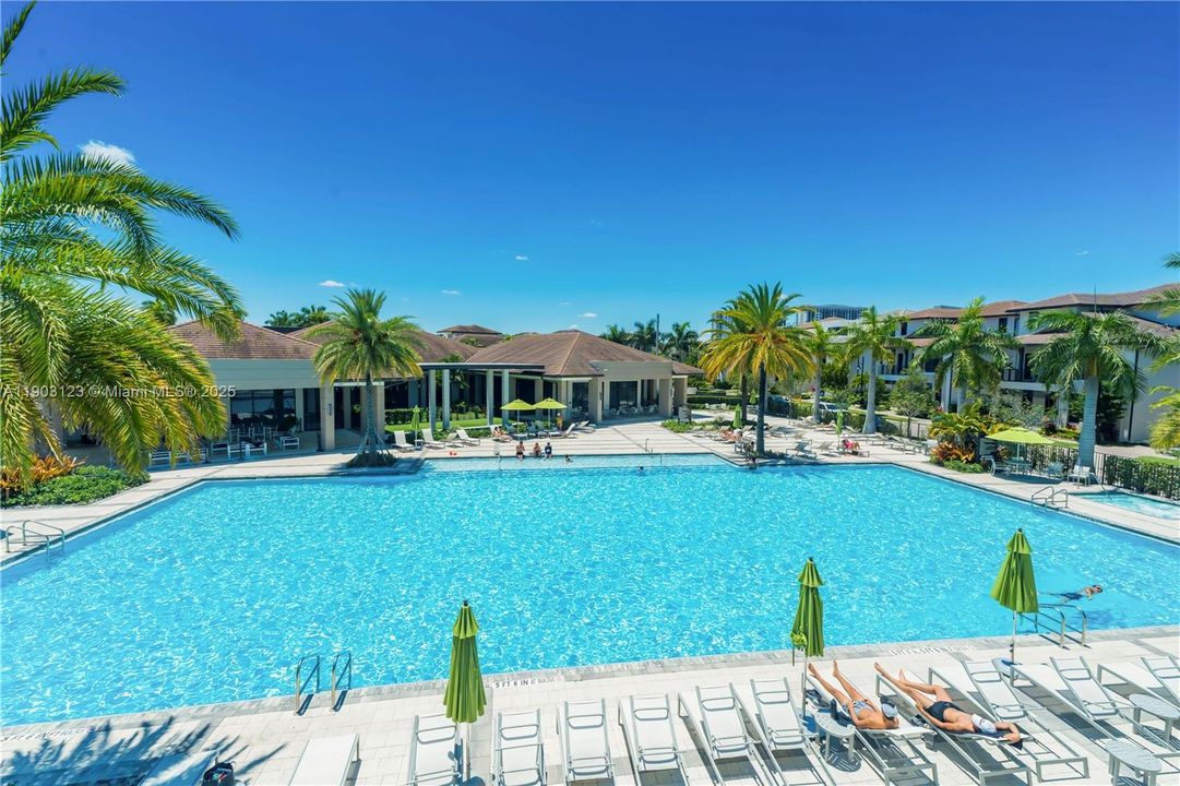 En Venta: $1,075,000 (4 camas, 4 baños, 2477 Pies cuadrados)