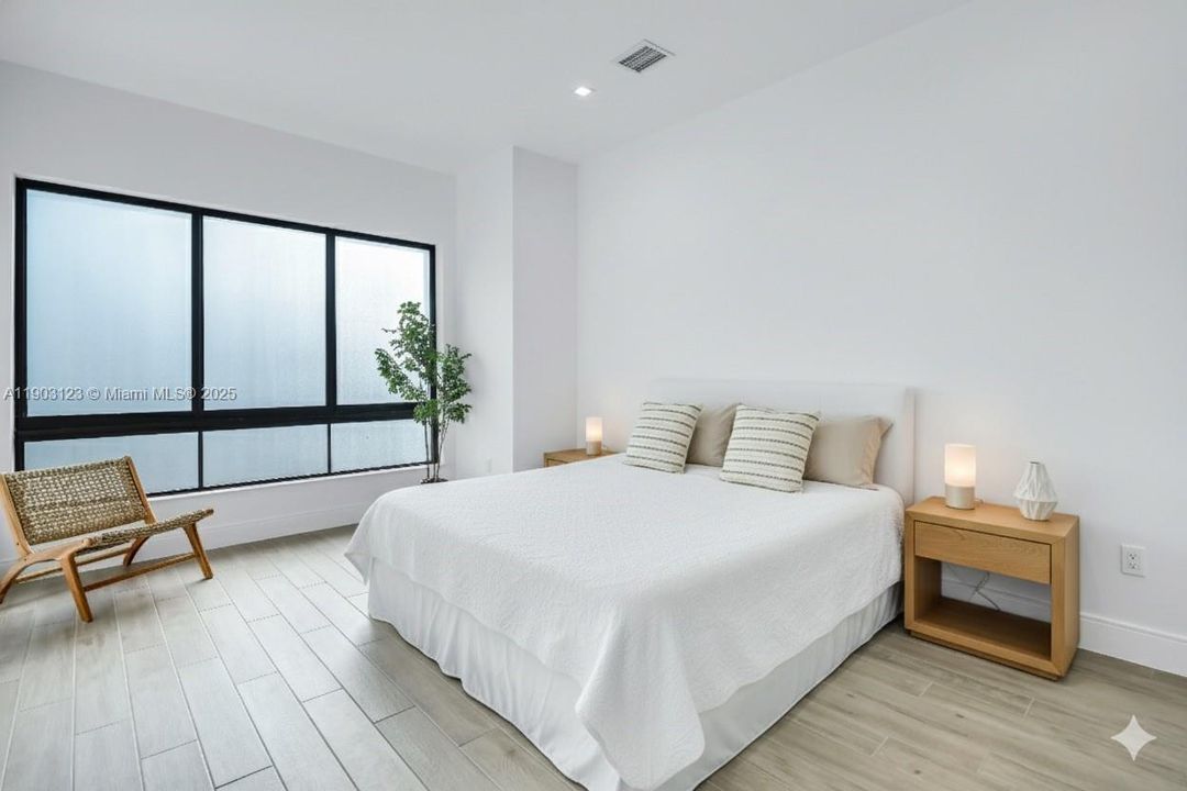 En Venta: $1,075,000 (4 camas, 4 baños, 2477 Pies cuadrados)