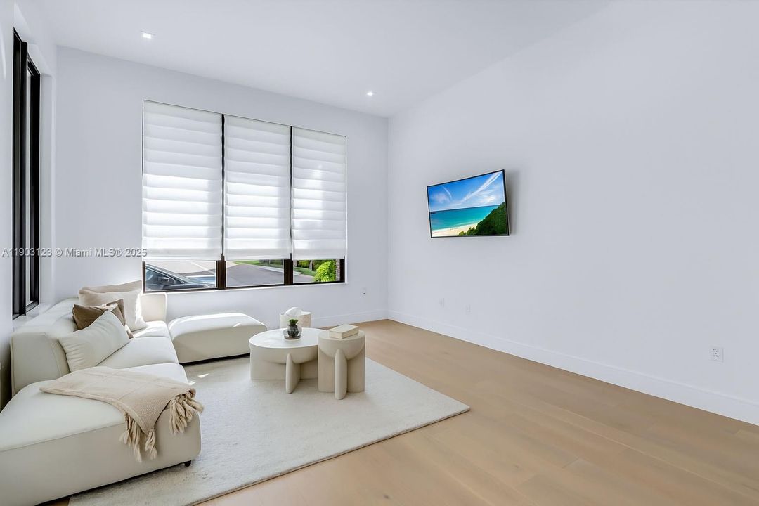 En Venta: $1,075,000 (4 camas, 4 baños, 2477 Pies cuadrados)