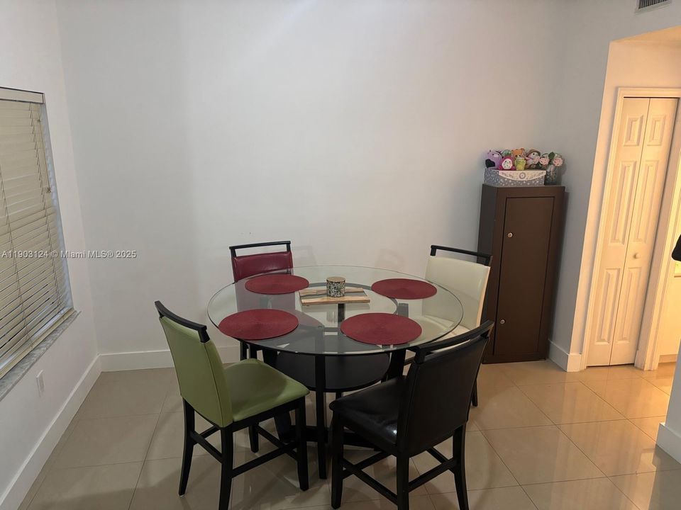 出租: $2,950 (3 贝兹, 2 浴室, 1260 平方英尺)