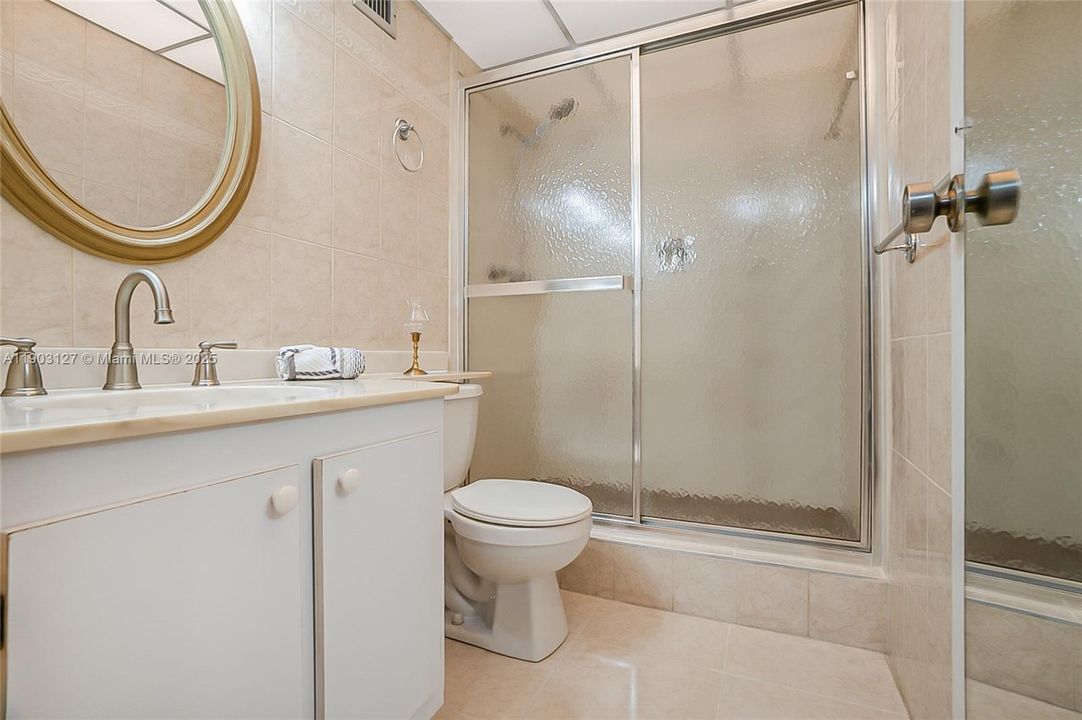 For Sale: $185,000 (2 beds, 2 baths, 1100 Square Feet)