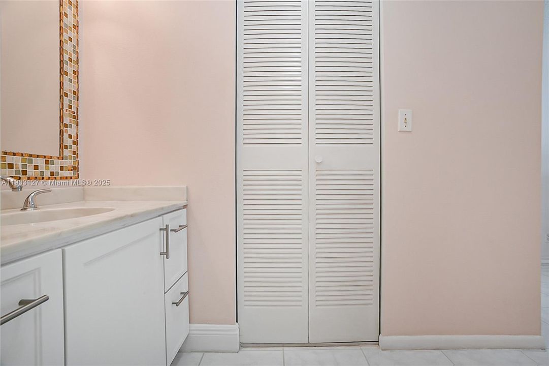 For Sale: $185,000 (2 beds, 2 baths, 1100 Square Feet)