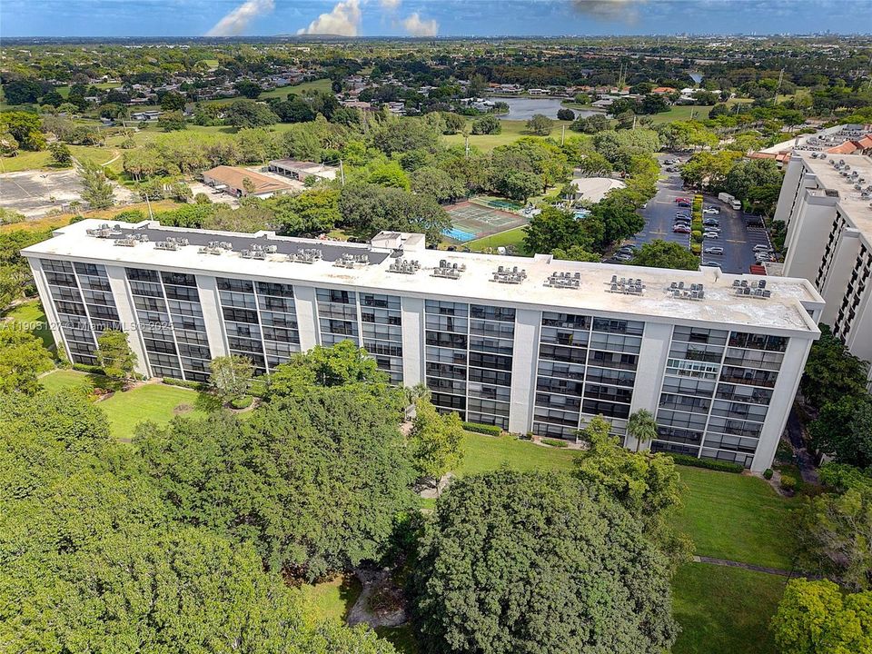 For Sale: $185,000 (2 beds, 2 baths, 1100 Square Feet)