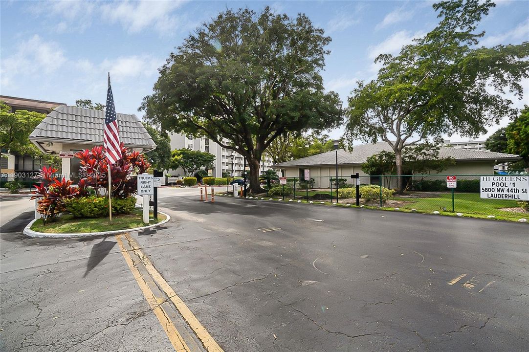 For Sale: $185,000 (2 beds, 2 baths, 1100 Square Feet)