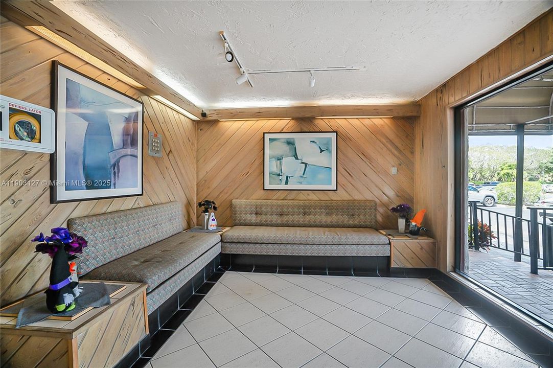 For Sale: $185,000 (2 beds, 2 baths, 1100 Square Feet)