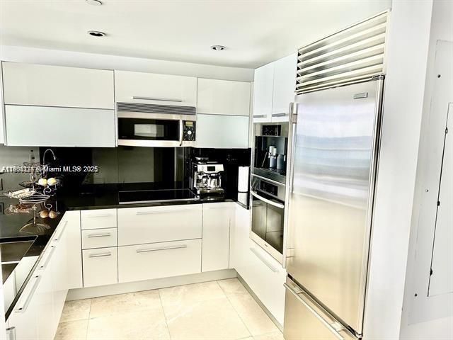 For Rent: $6,300 (1 beds, 1 baths, 858 Square Feet)