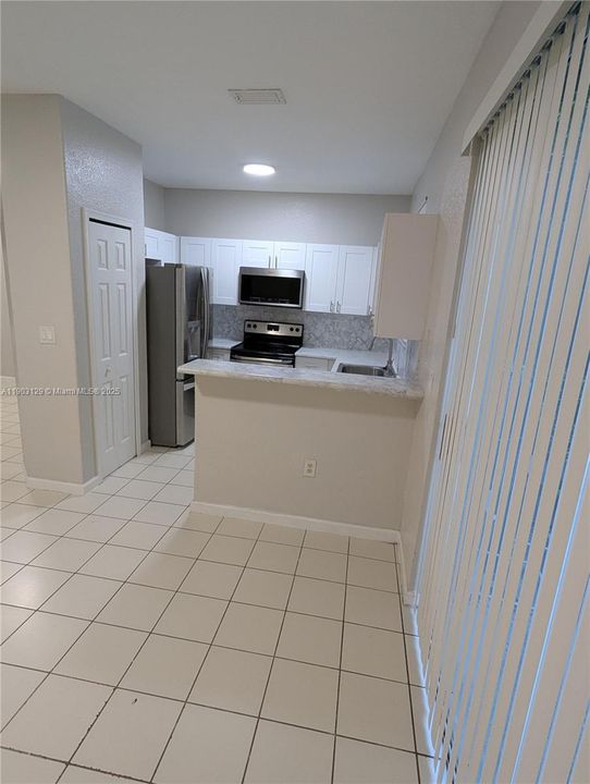 Active With Contract: $2,000 (3 beds, 2 baths, 1423 Square Feet)