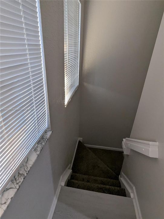 Active With Contract: $2,000 (3 beds, 2 baths, 1423 Square Feet)