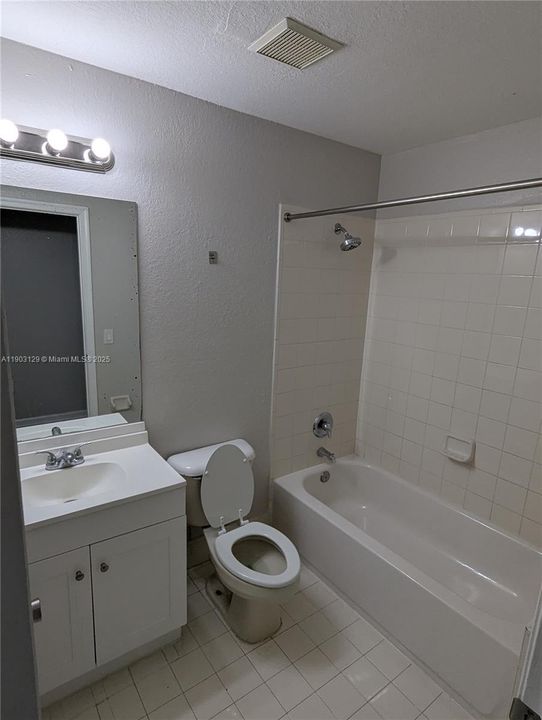 Active With Contract: $2,000 (3 beds, 2 baths, 1423 Square Feet)