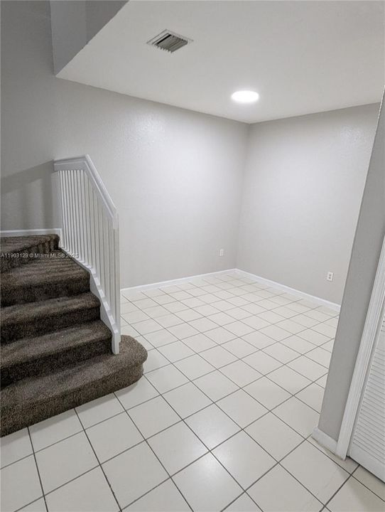 Active With Contract: $2,000 (3 beds, 2 baths, 1423 Square Feet)