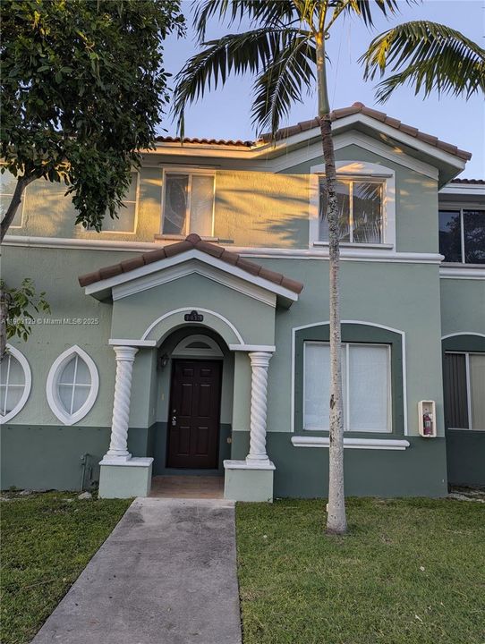 Active With Contract: $2,000 (3 beds, 2 baths, 1423 Square Feet)