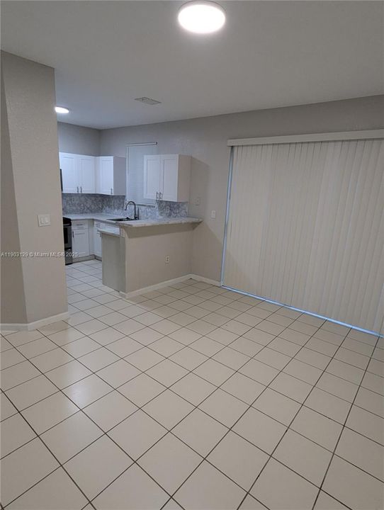 Active With Contract: $2,000 (3 beds, 2 baths, 1423 Square Feet)