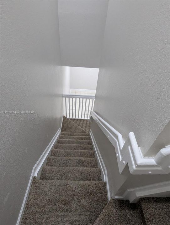 Active With Contract: $2,000 (3 beds, 2 baths, 1423 Square Feet)