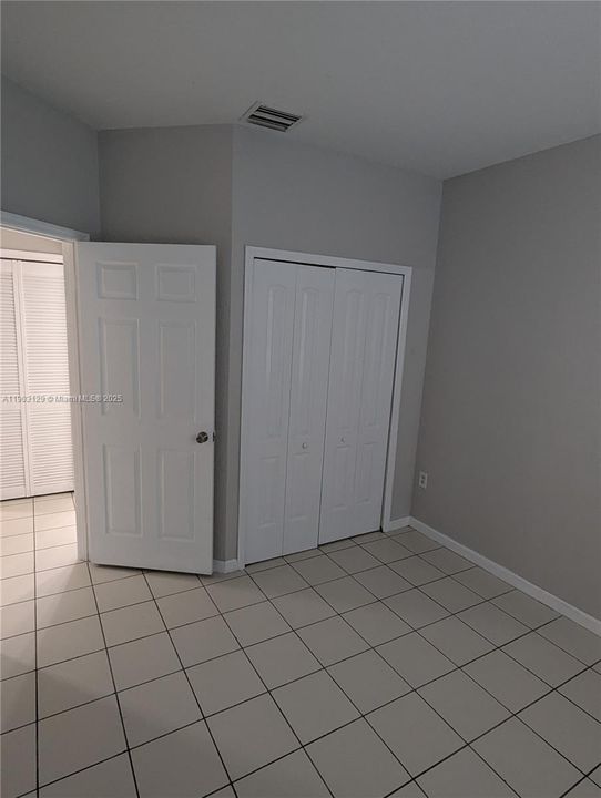 Active With Contract: $2,000 (3 beds, 2 baths, 1423 Square Feet)