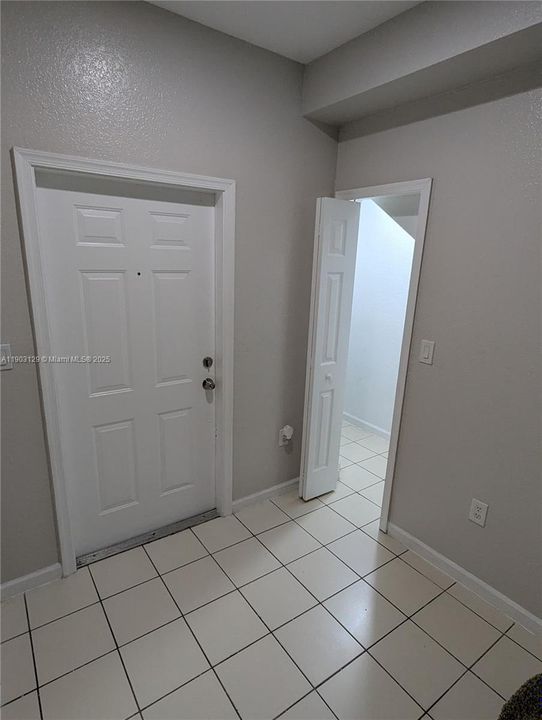 Active With Contract: $2,000 (3 beds, 2 baths, 1423 Square Feet)