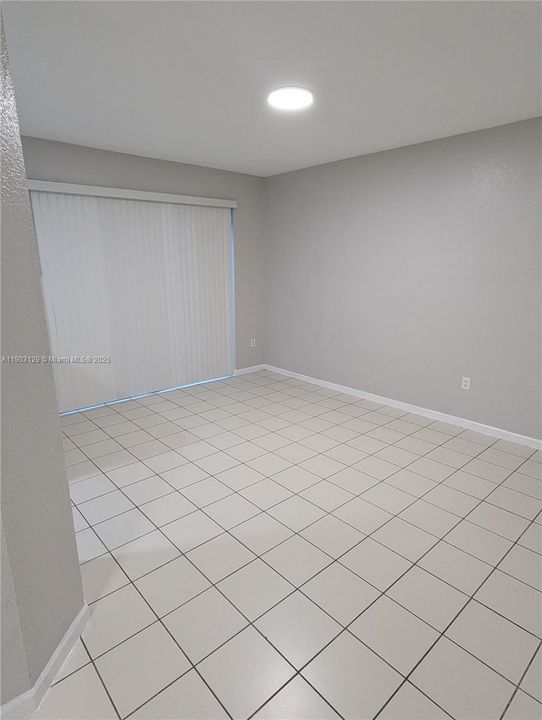 Active With Contract: $2,000 (3 beds, 2 baths, 1423 Square Feet)