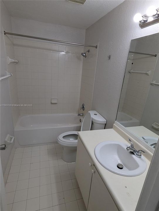 Active With Contract: $2,000 (3 beds, 2 baths, 1423 Square Feet)