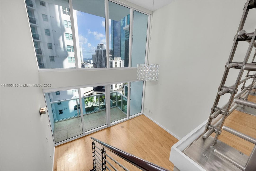 For Sale: $450,000 (1 beds, 1 baths, 952 Square Feet)
