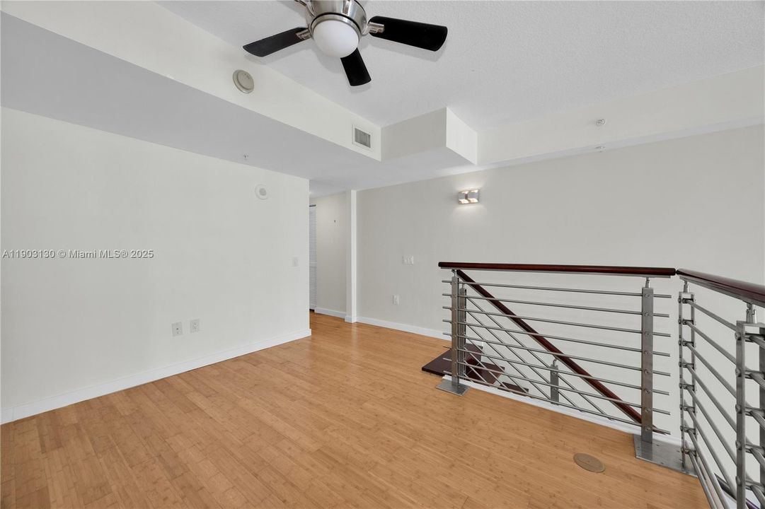 For Sale: $450,000 (1 beds, 1 baths, 952 Square Feet)