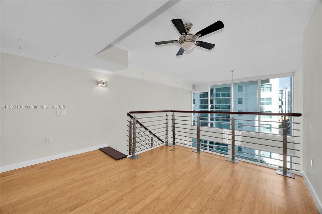 For Sale: $450,000 (1 beds, 1 baths, 952 Square Feet)