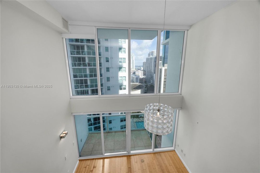 For Sale: $450,000 (1 beds, 1 baths, 952 Square Feet)
