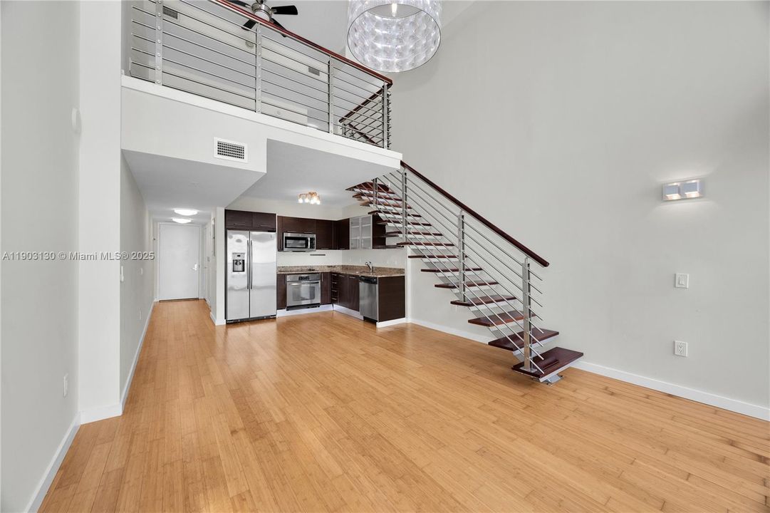 For Sale: $450,000 (1 beds, 1 baths, 952 Square Feet)