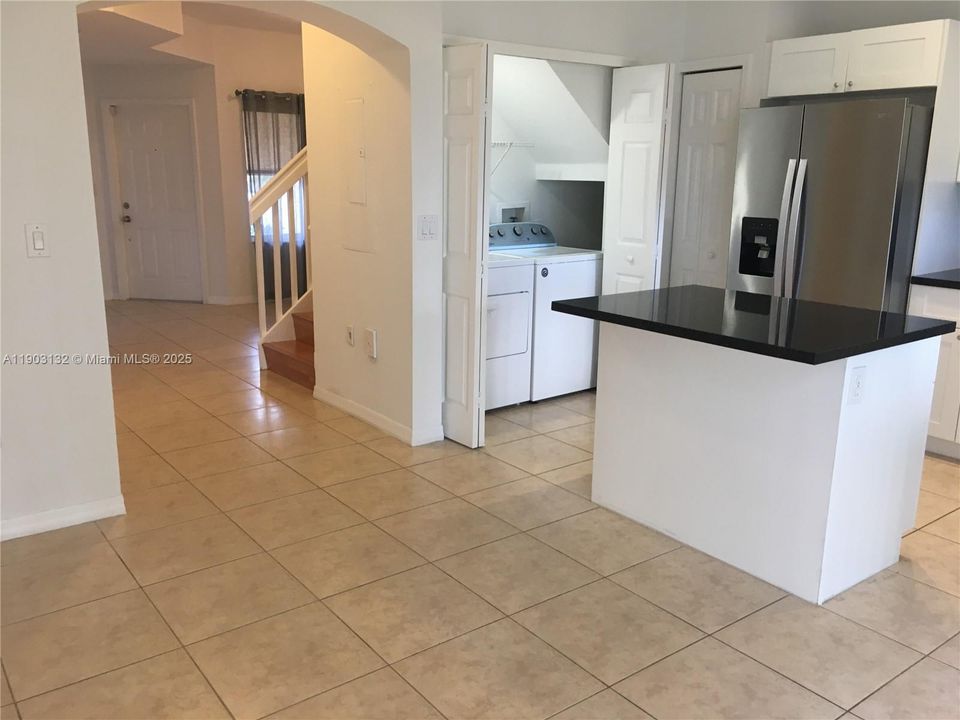 Recently Rented: $2,800 (2 beds, 2 baths, 1050 Square Feet)