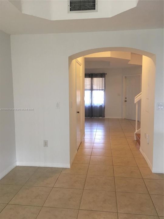 Recently Rented: $2,800 (2 beds, 2 baths, 1050 Square Feet)