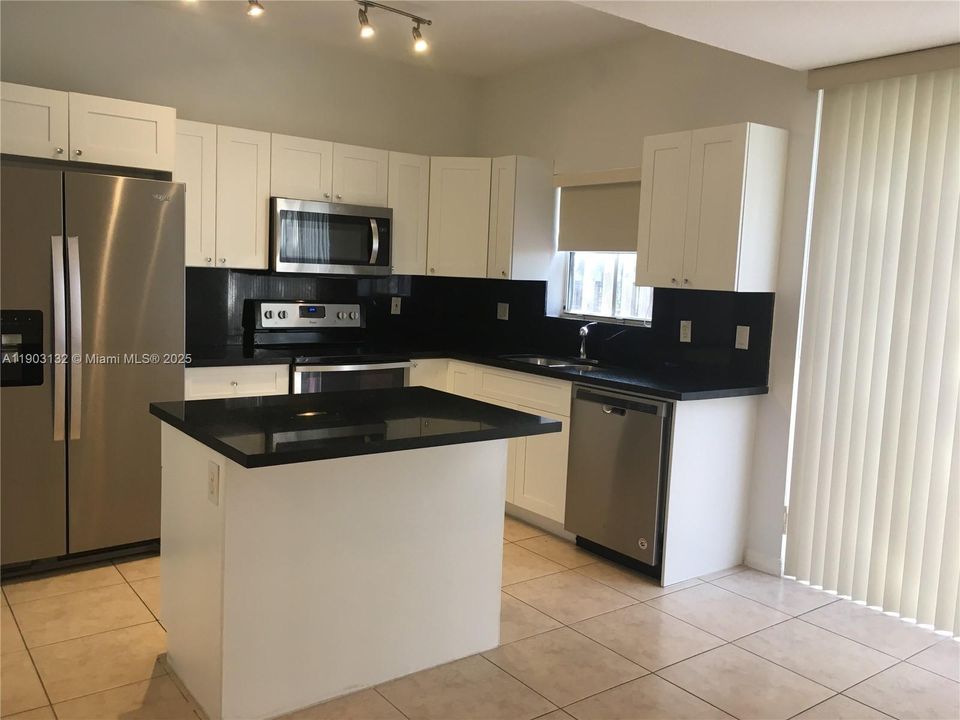Recently Rented: $2,800 (2 beds, 2 baths, 1050 Square Feet)