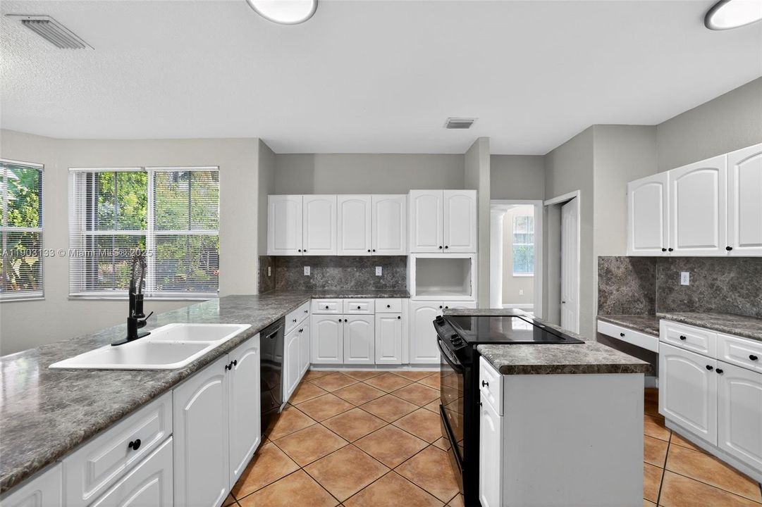 Active With Contract: $931,000 (5 beds, 3 baths, 3670 Square Feet)