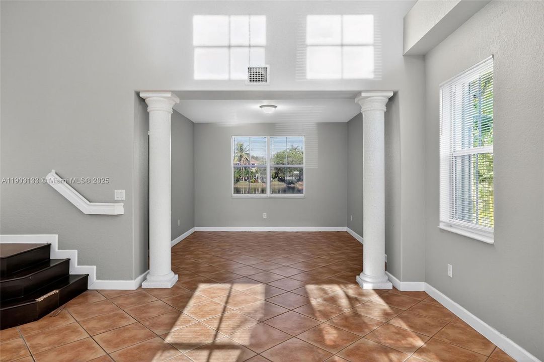 Active With Contract: $931,000 (5 beds, 3 baths, 3670 Square Feet)