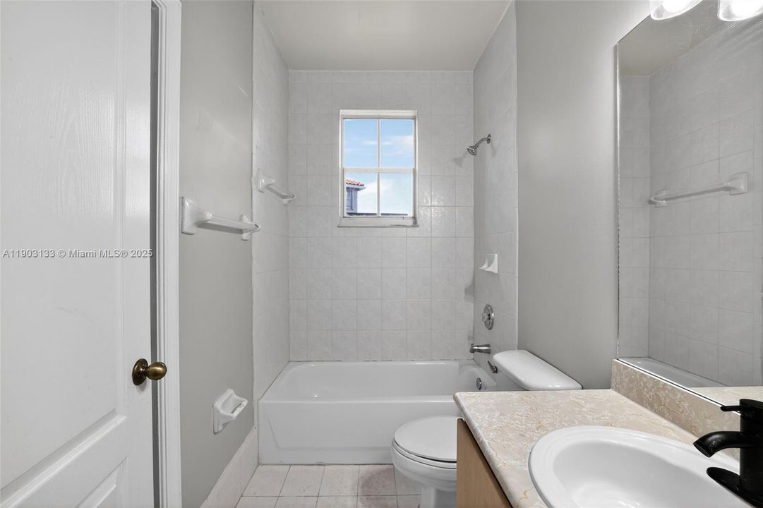 Active With Contract: $931,000 (5 beds, 3 baths, 3670 Square Feet)