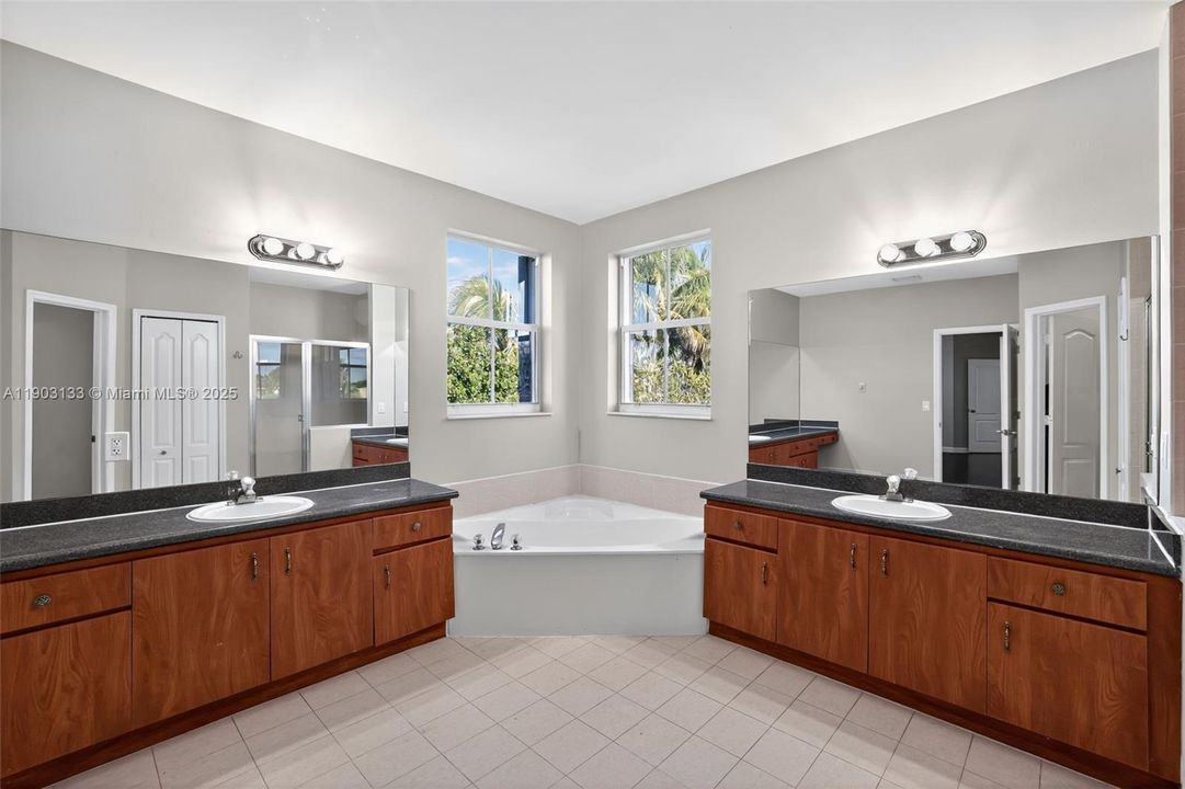 Active With Contract: $931,000 (5 beds, 3 baths, 3670 Square Feet)