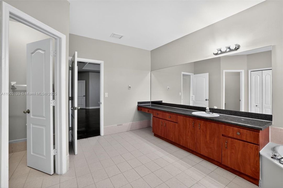 Active With Contract: $931,000 (5 beds, 3 baths, 3670 Square Feet)